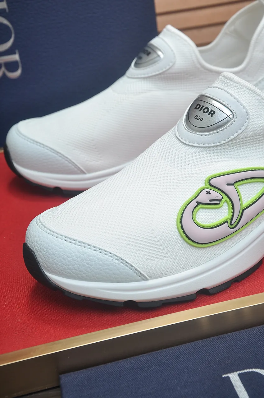 Men's Men's Shoes 💰540💶 𝐂𝐡𝐫𝐢𝐬𝐭𝐢𝐚𝐧 𝐃𝐢𝐨𝐫# Dior breathable fly-knit casual sneakers. The soft and breathable upper complements the lightweight textured effect rubber sole, decorated with various classic details, making it an ideal choice for everyday looks. Can be matched with various casual items to create a refined look Size: 38-46 (45 46 customized)